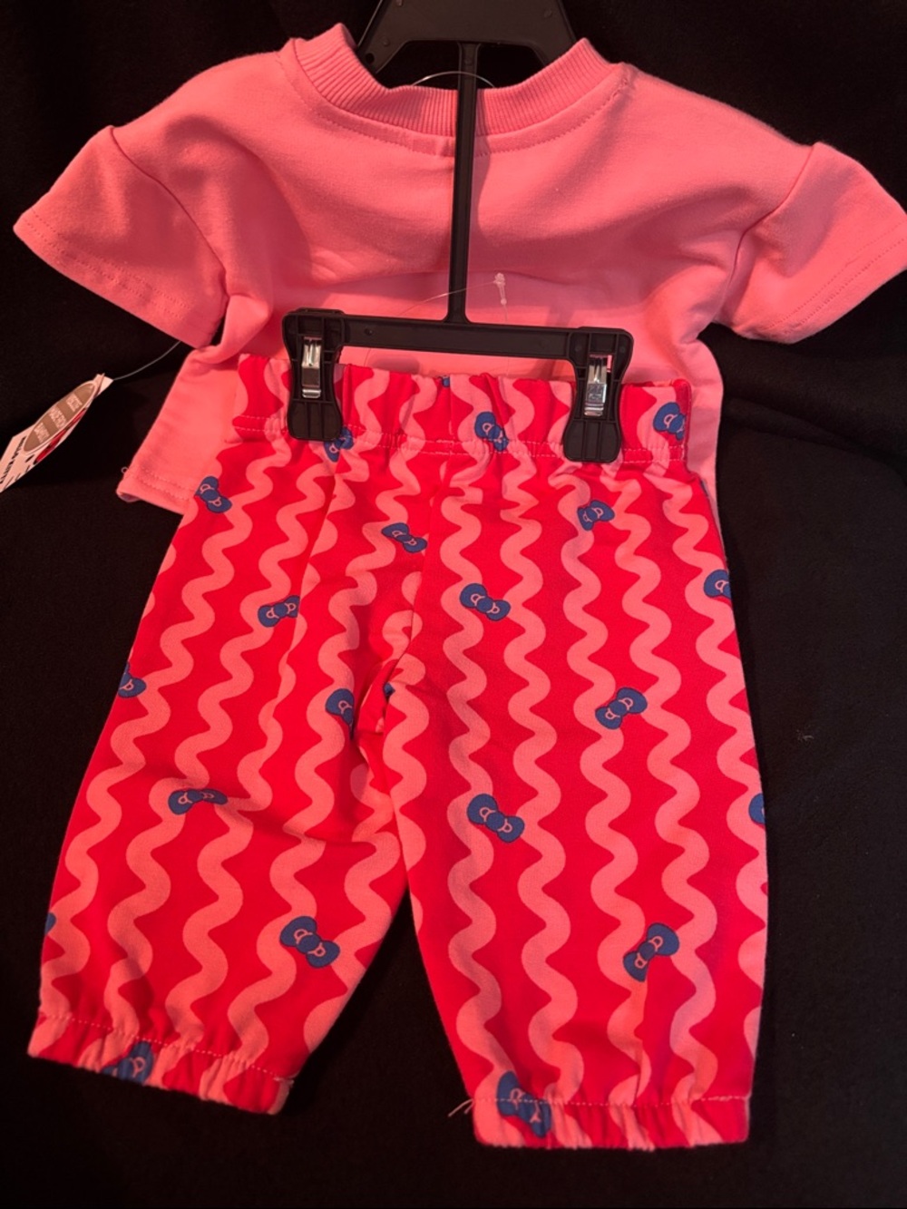 Hello Kitty Baby Set with Embroidered Design - Picture 5 of 6
